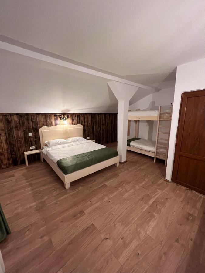 Barlogul Din Vidraru Hotel Curtea de Argeş Exterior foto