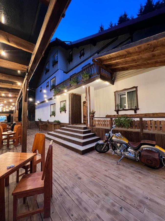 Barlogul Din Vidraru Hotel Curtea de Argeş Exterior foto