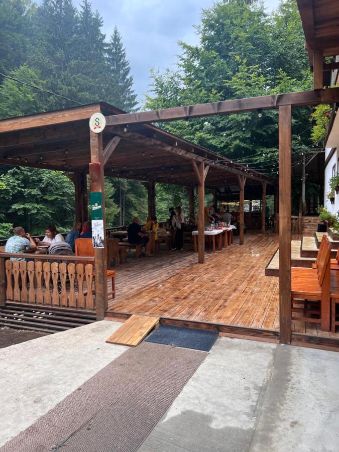 Barlogul Din Vidraru Hotel Curtea de Argeş Exterior foto