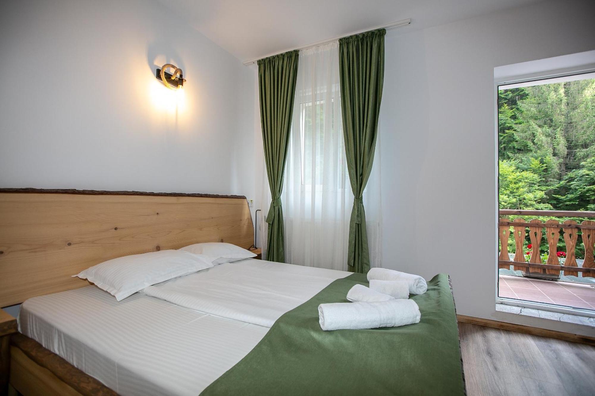 Barlogul Din Vidraru Hotel Curtea de Argeş Exterior foto