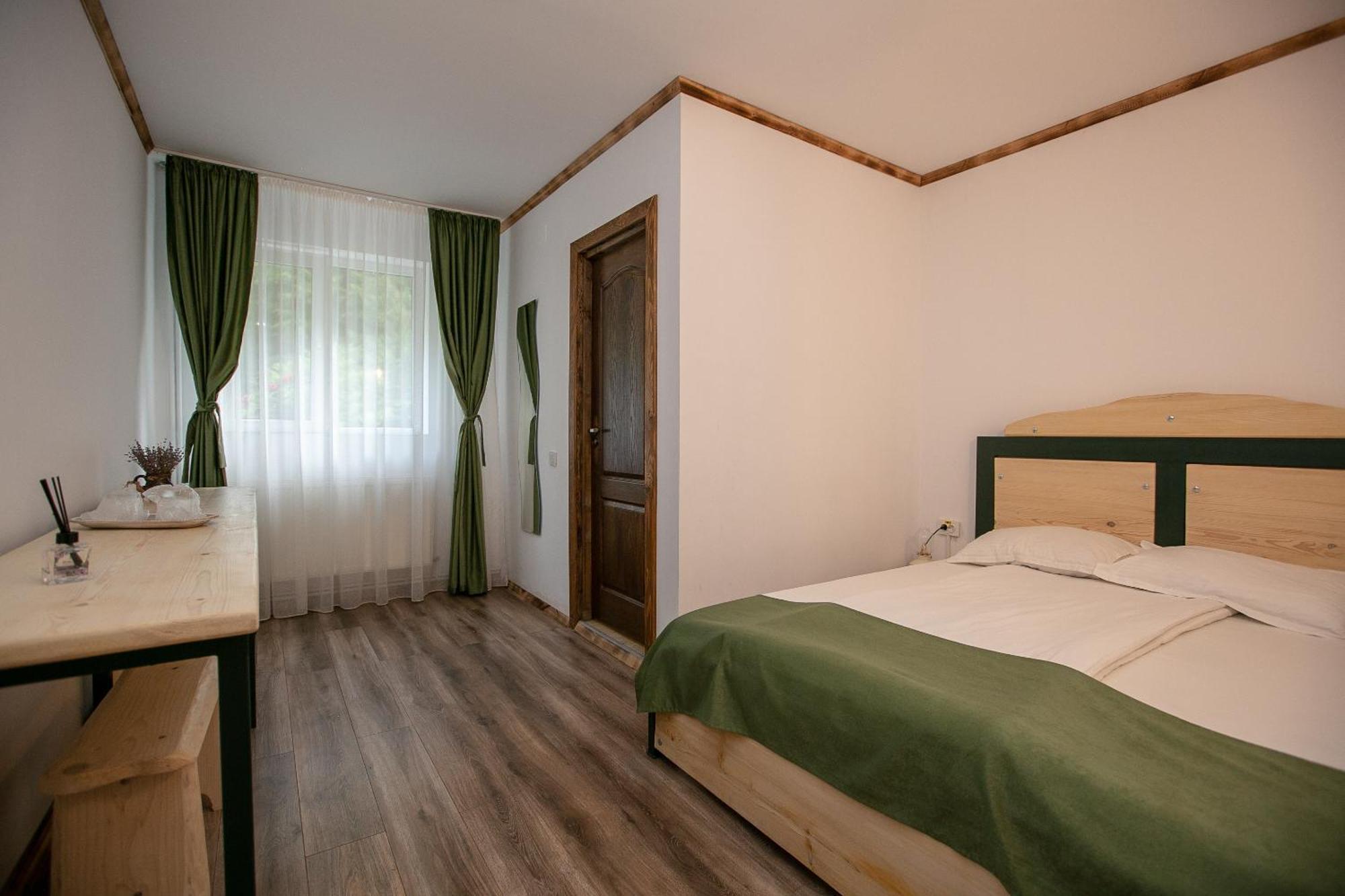 Barlogul Din Vidraru Hotel Curtea de Argeş Exterior foto