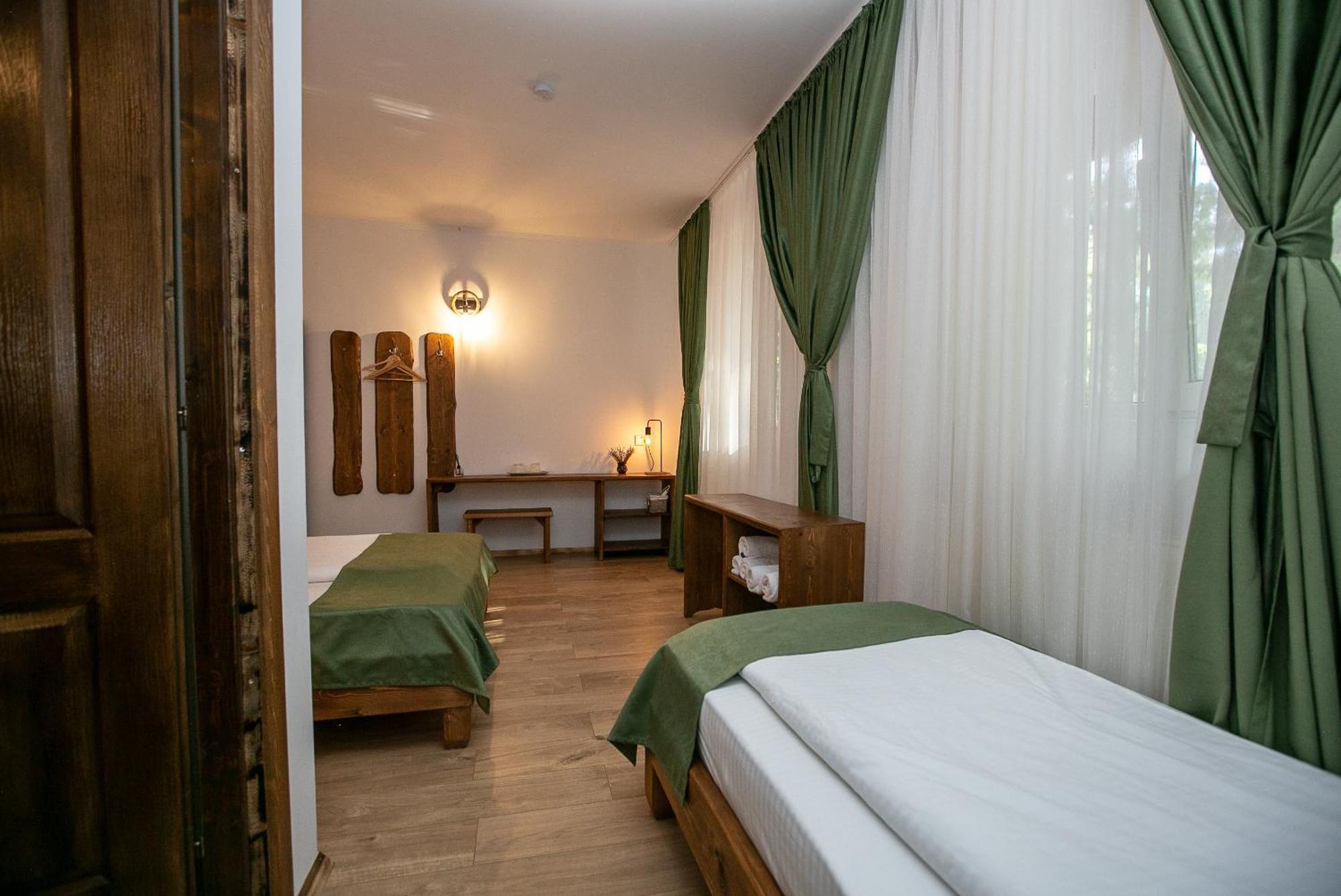 Barlogul Din Vidraru Hotel Curtea de Argeş Exterior foto