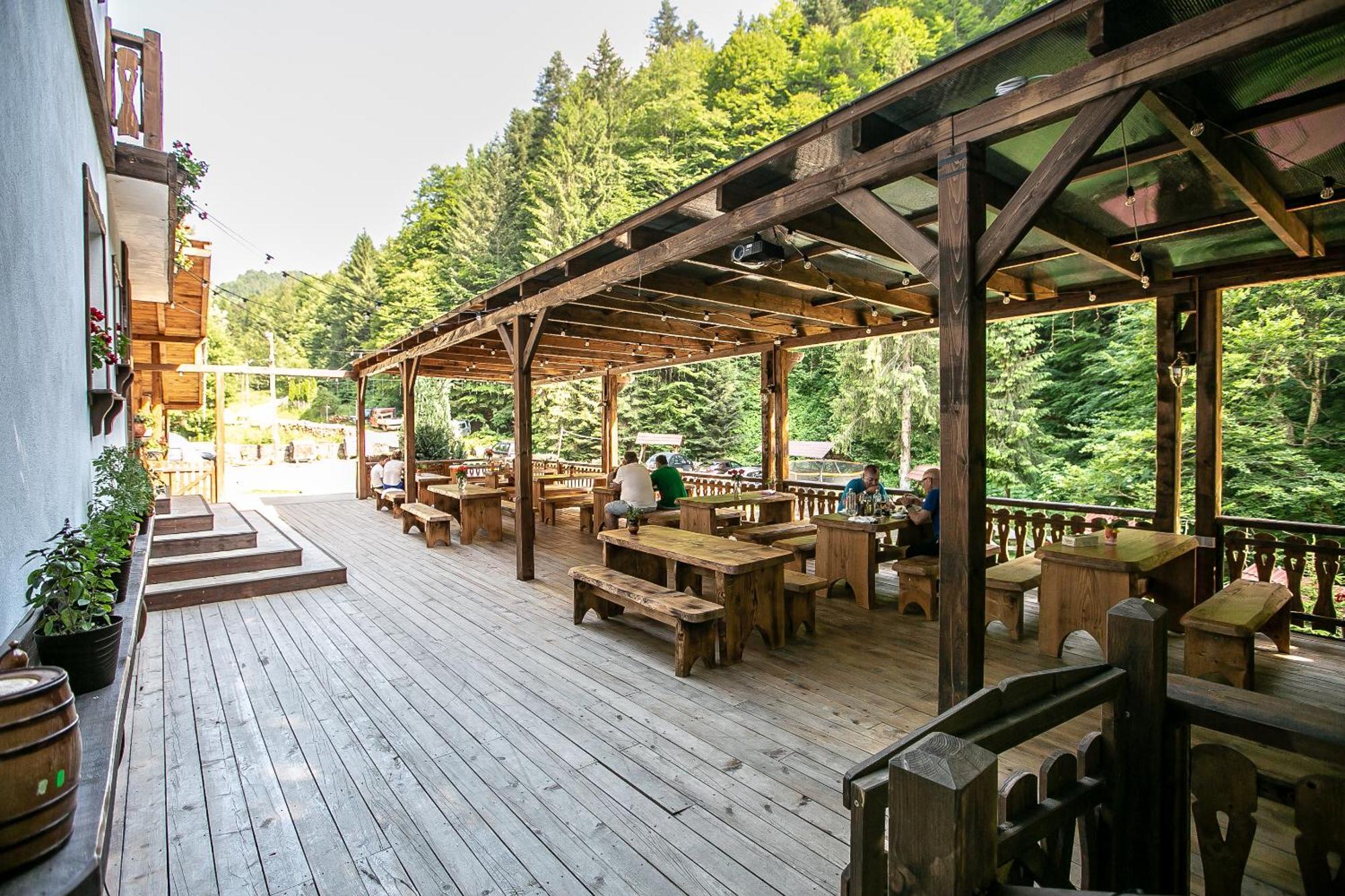 Barlogul Din Vidraru Hotel Curtea de Argeş Exterior foto