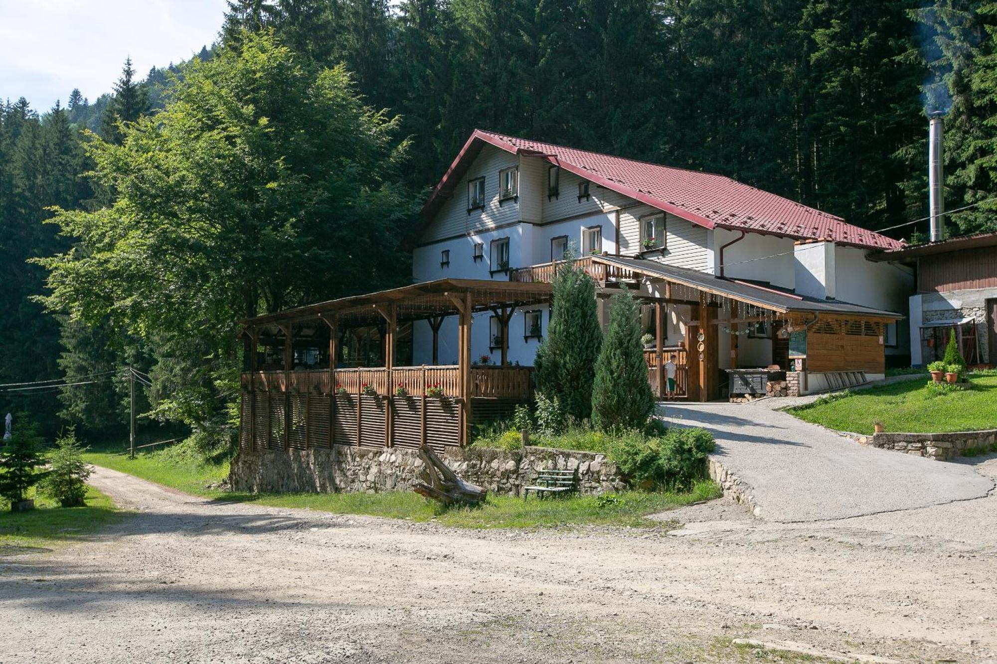 Barlogul Din Vidraru Hotel Curtea de Argeş Exterior foto