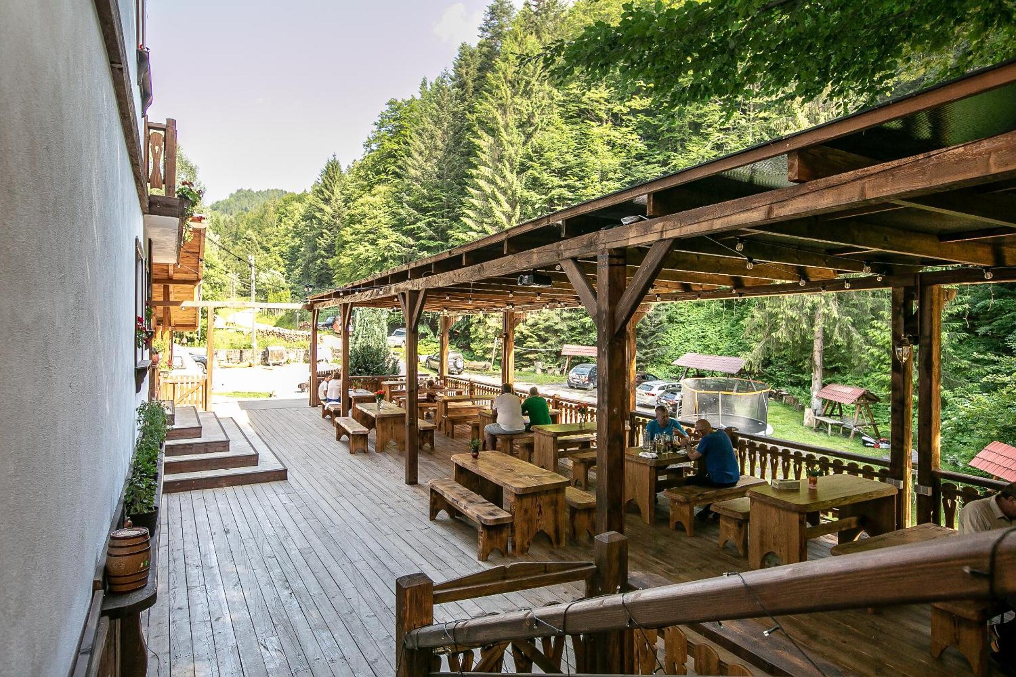 Barlogul Din Vidraru Hotel Curtea de Argeş Exterior foto