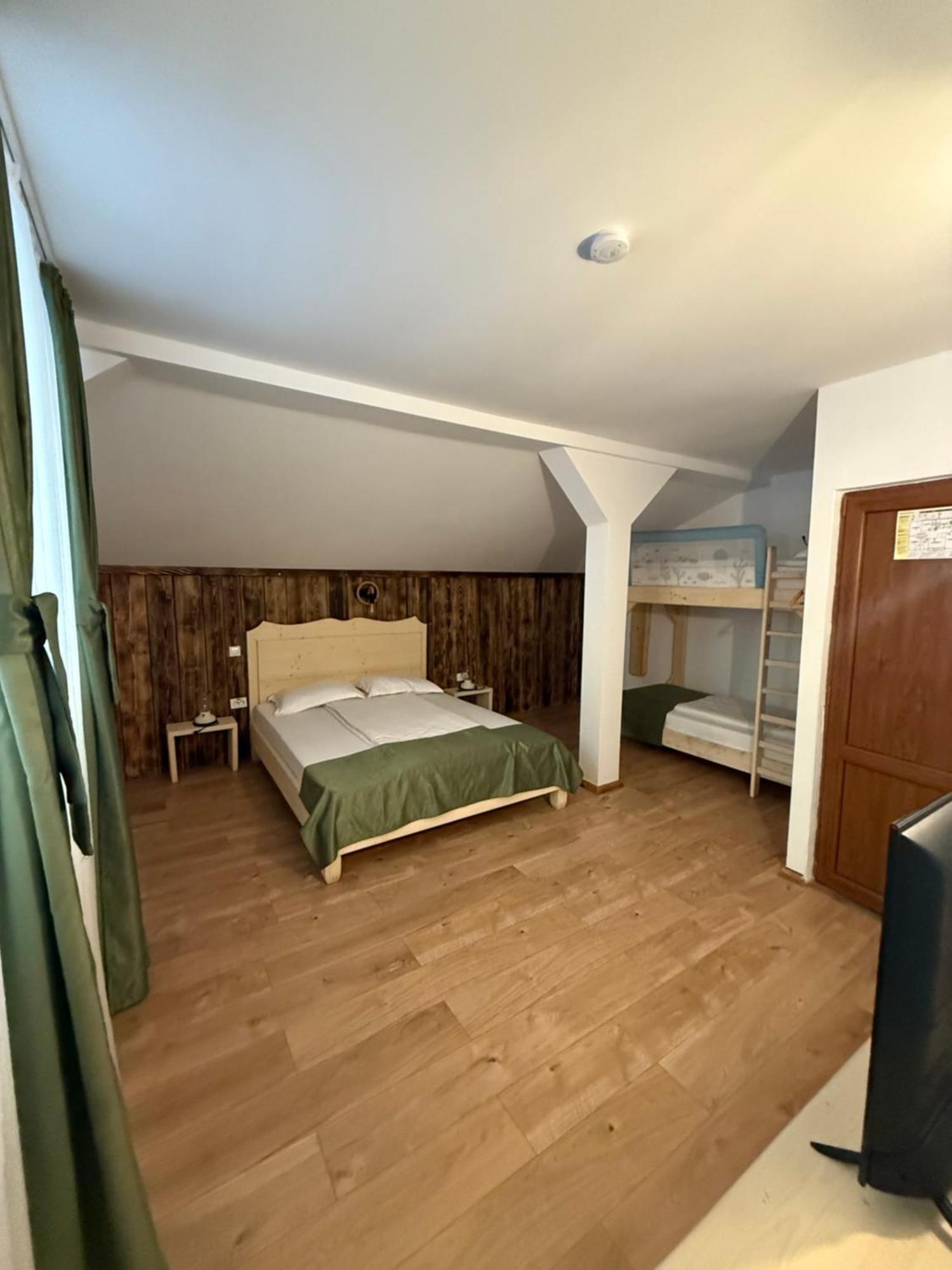 Barlogul Din Vidraru Hotel Curtea de Argeş Exterior foto